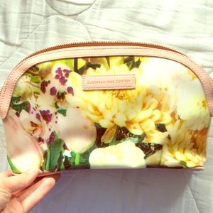 Makeup bag / toiletry case